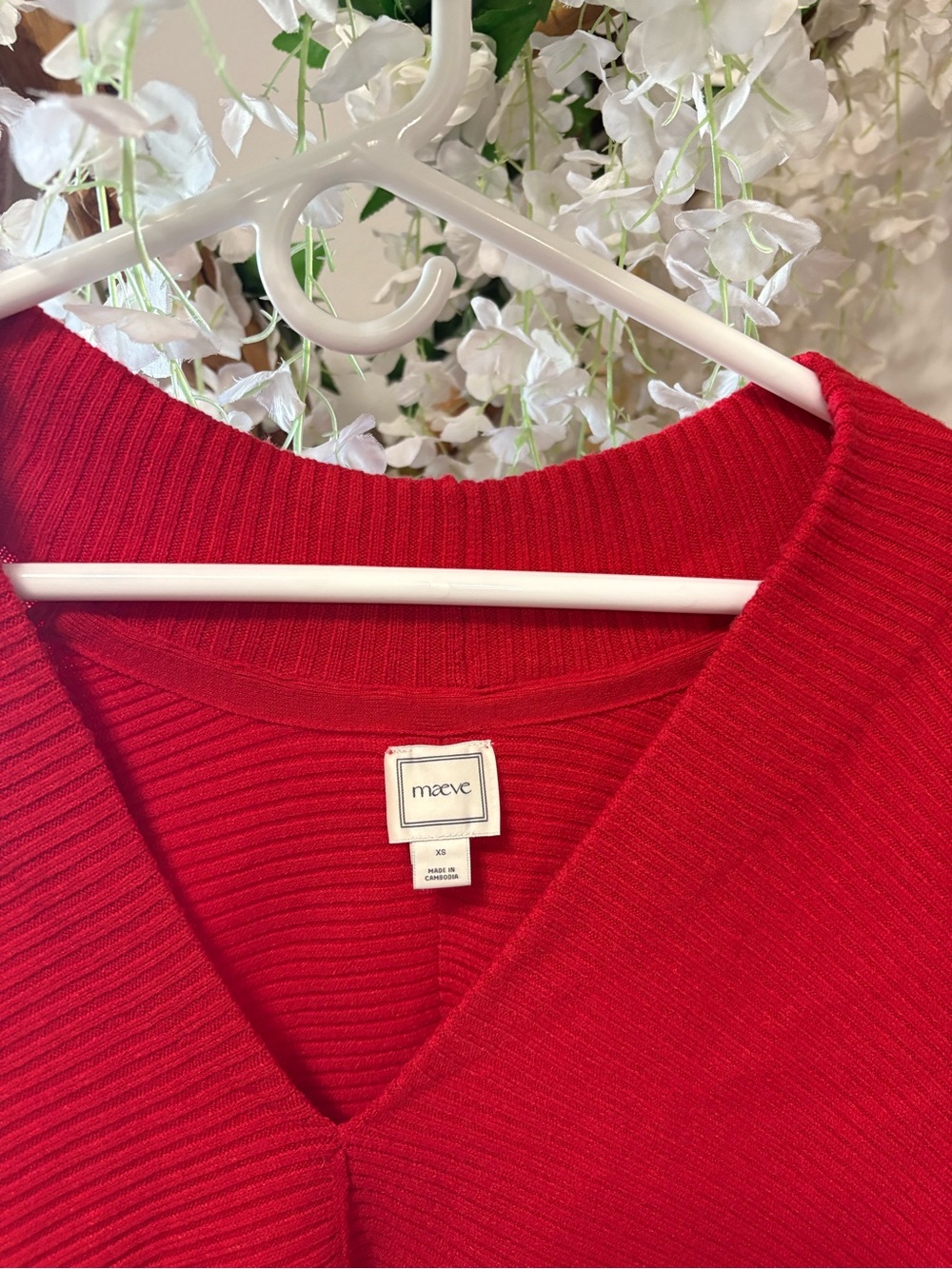 Maeve Red Ribbed V-Neck Sweater - Picture 4 of 6